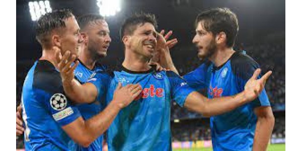 Der SSC Neapel bleibt an der Spitze der Serie A